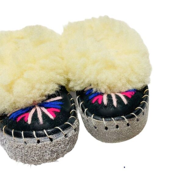 𝅺vintage Handmade Unique Shearling Leather Moccasins - Picture 2 of 6